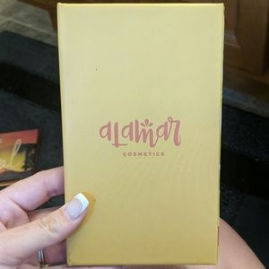 Alamar eye shadow palette